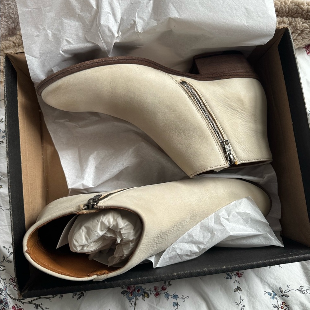 Frye Carson Piping Bootie